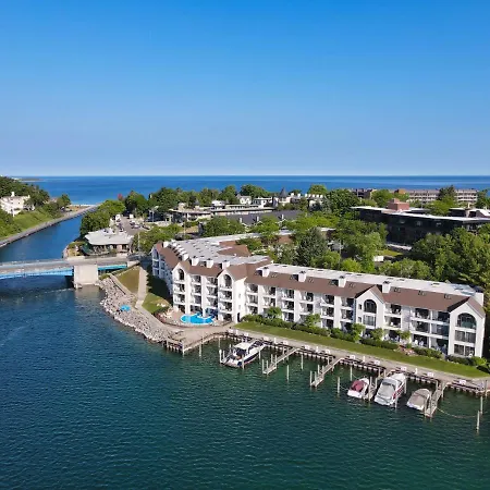 115 Edgewater Inn